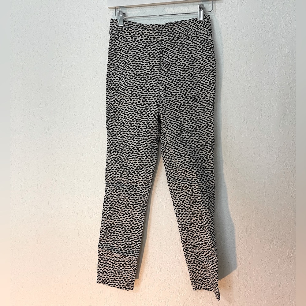 Bodycon pants | office attire | 🖤🤍